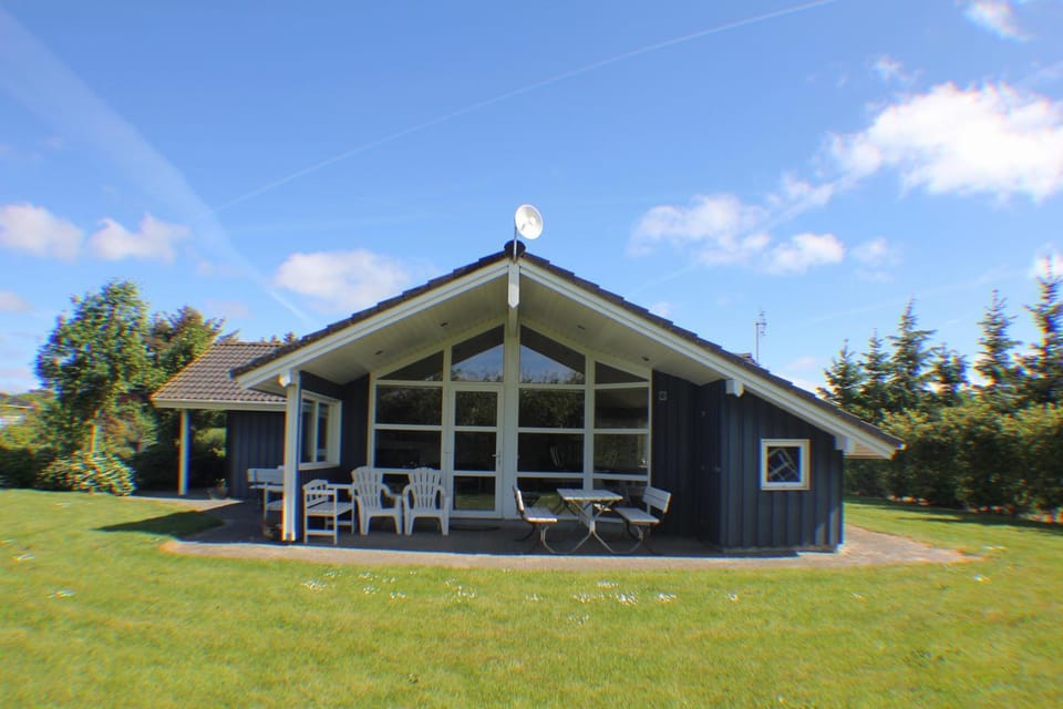 Property building, Day, Garden, Garden view