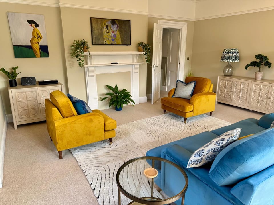 TV and multimedia, Living room, Seating area, internet
