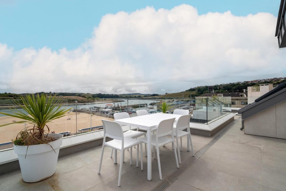 Alojamientos Turísticos Puerto de Suances junto a la playa, terraza y garaje privado Apartment in Cantabria