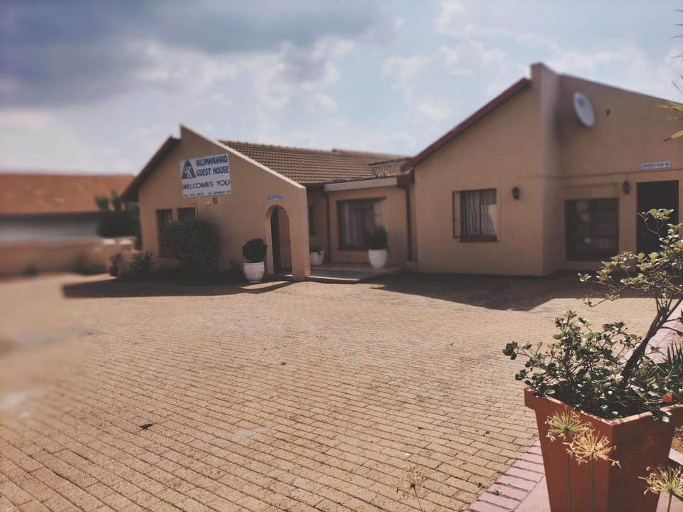 KILIMANJARO Guest House Bed and Breakfast in South Africa
