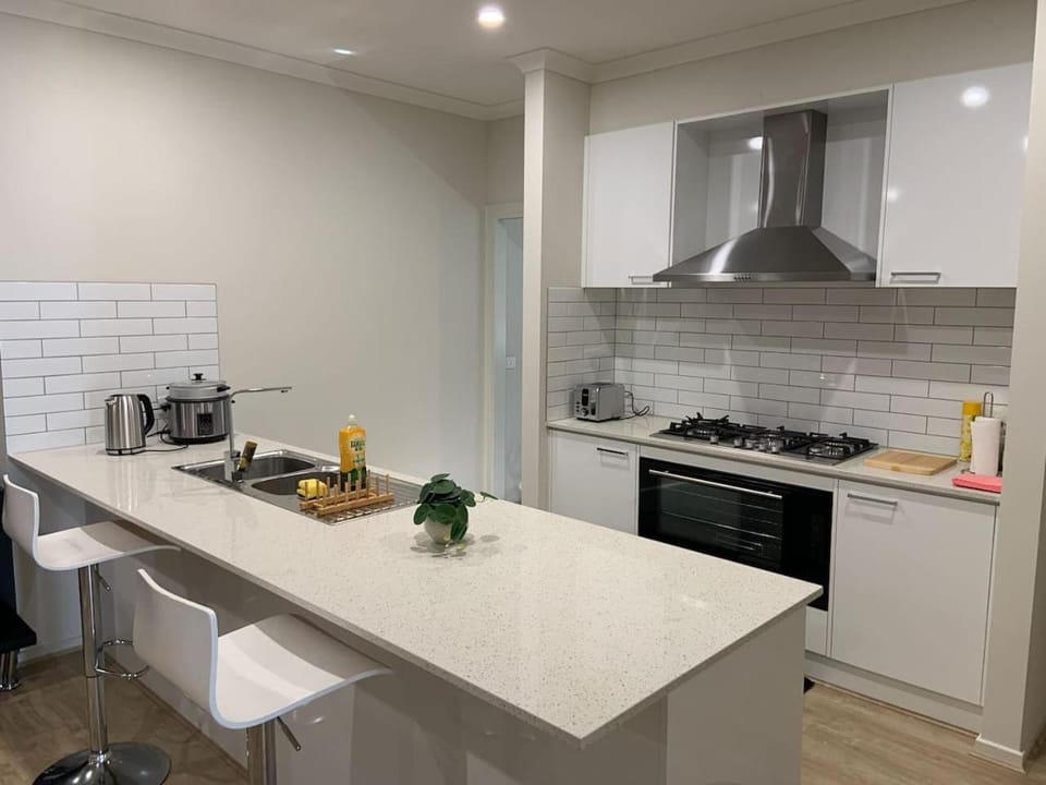 New 4.5 BR Modern Home in Clyde, Victoria House in Melbourne