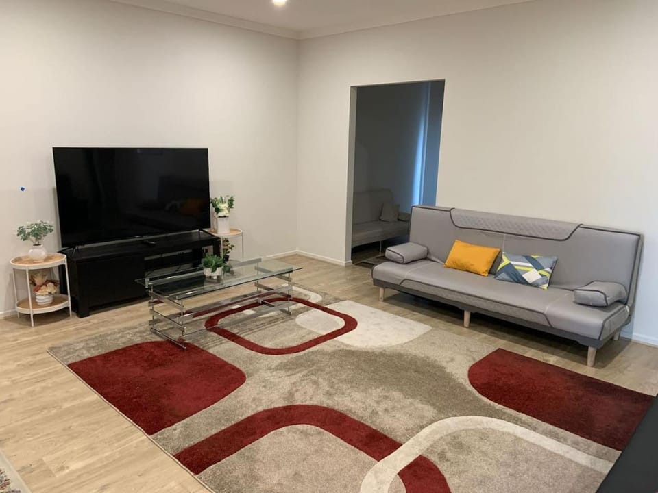 New 4.5 BR Modern Home in Clyde, Victoria House in Melbourne