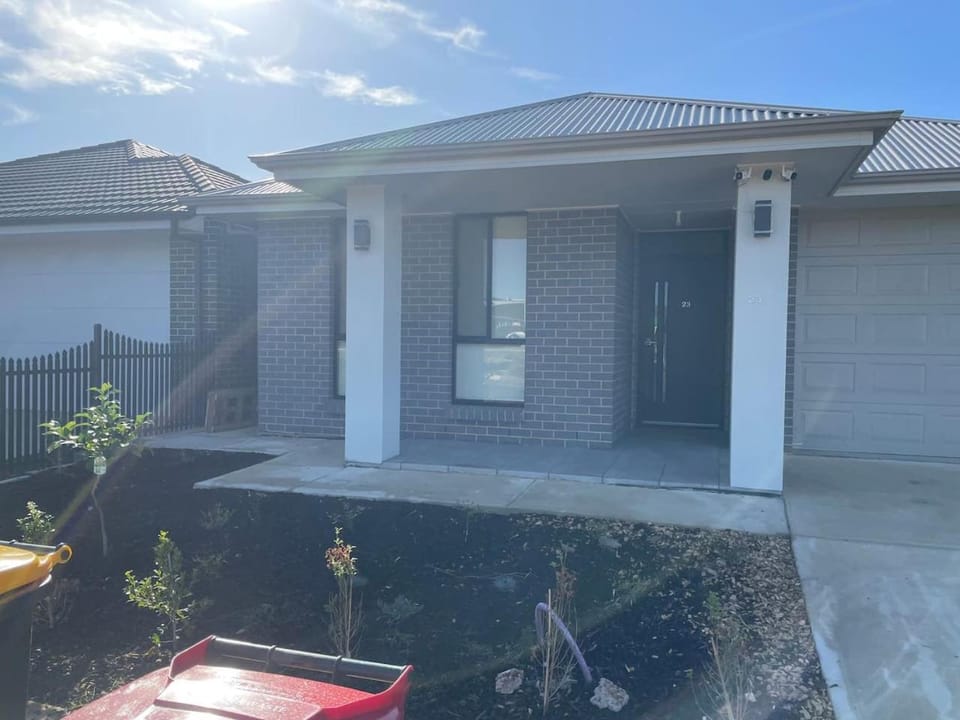 Modern Brand New 4BR Family Home Walkable to Shops House in Adelaide