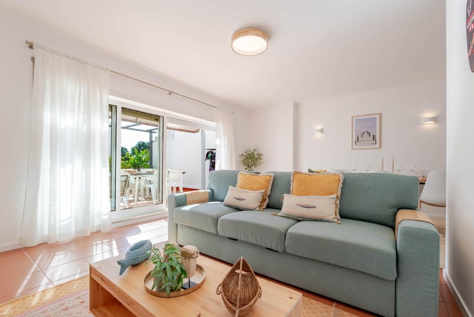 View (from property/room), Balcony/Terrace, Living room
