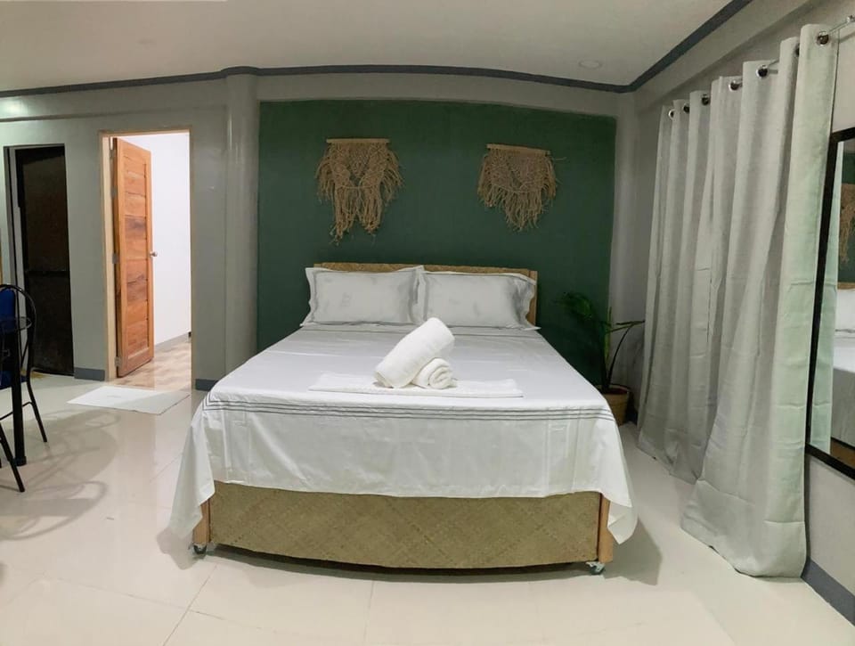 Emerald Guesthouse Apartment in General Luna