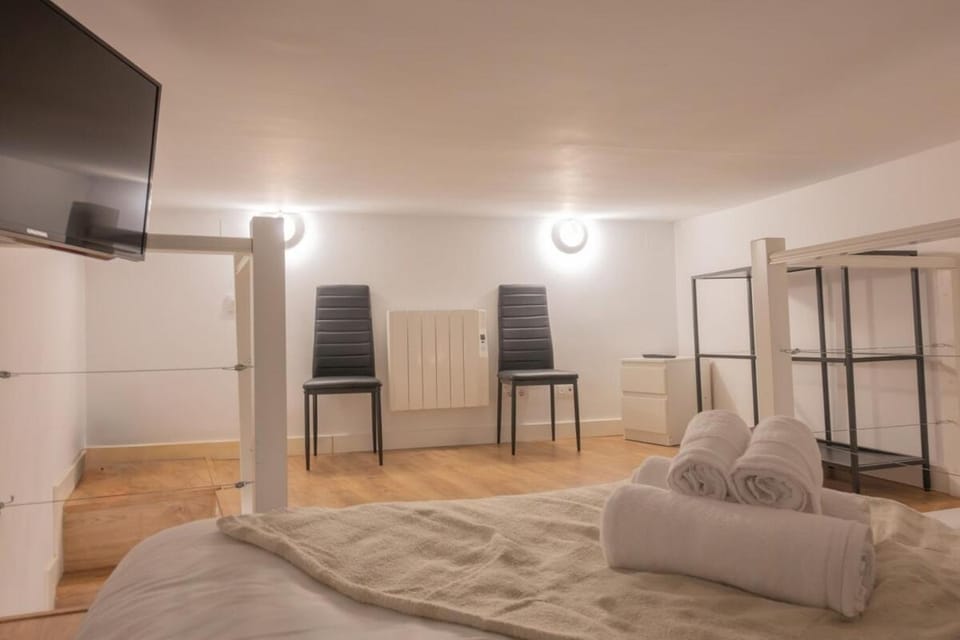 Modern, temporary, and practical apartment in Chamberí VAR120 Apartment in Madrid