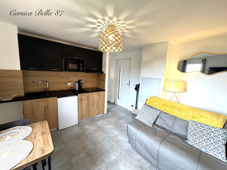 Kitchen or kitchenette, Living room