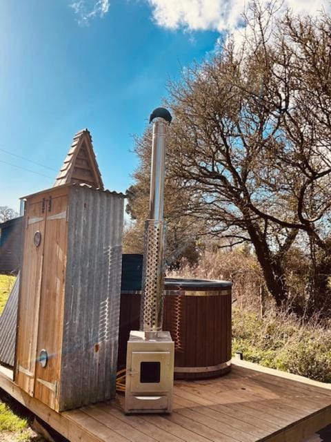 Aframe Tiny Home SILVA with private hot tub Chalet in New Forest District