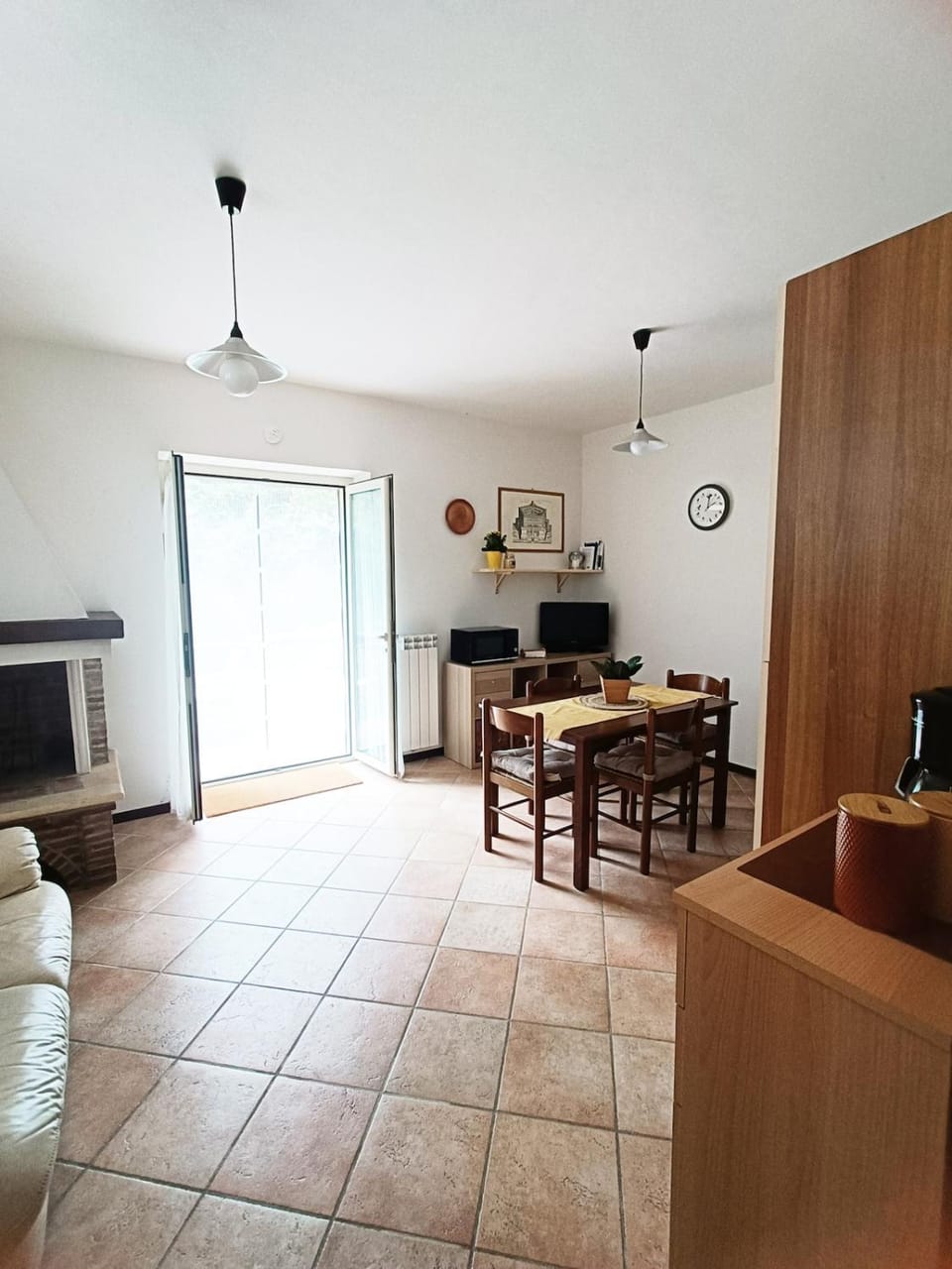 Kitchen or kitchenette, Living room