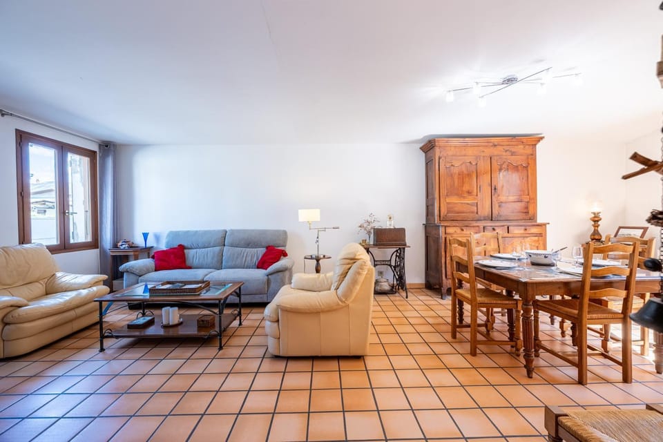 Property building, Living room