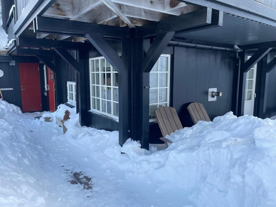 Property building, Winter, Balcony/Terrace