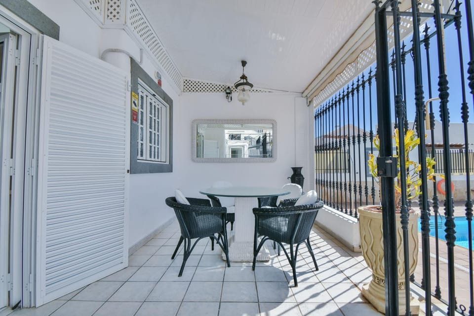 Balcony/Terrace, Dining area, Pool view