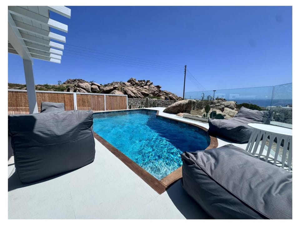 Day, Natural landscape, Pool view, Swimming pool, sunbed