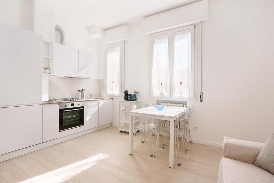Kitchen or kitchenette, Dining area, stove, toaster