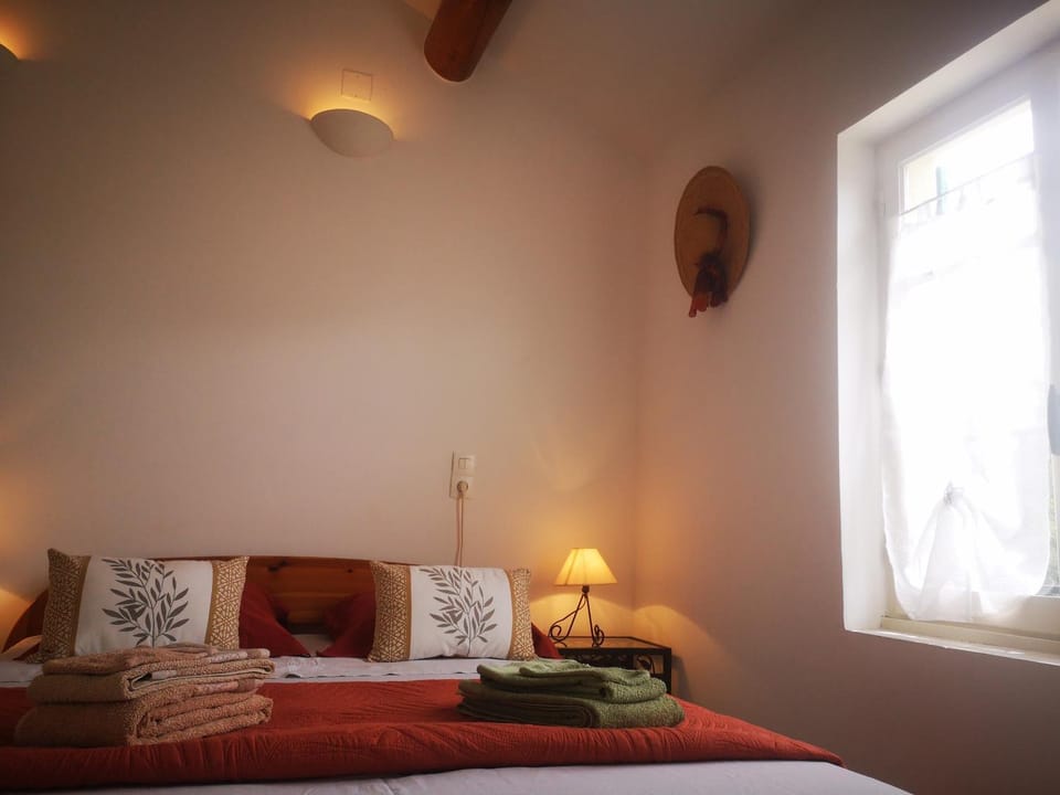 Chambre d'hôtes indépendante avec piscine au Mas de Saint-Jean Bed and Breakfast in Provence-Alpes-Côte d'Azur