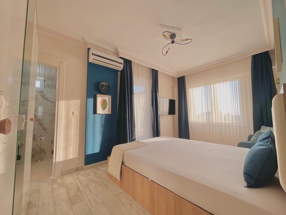 Bed, TV and multimedia, Balcony/Terrace, Seating area, Bedroom, wardrobe, air conditioner