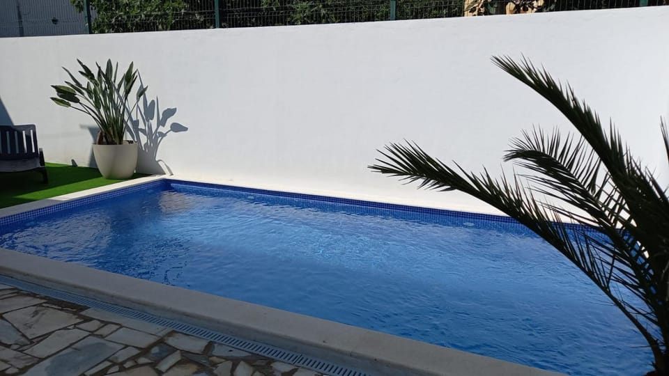 Swimming pool, Swimming pool
