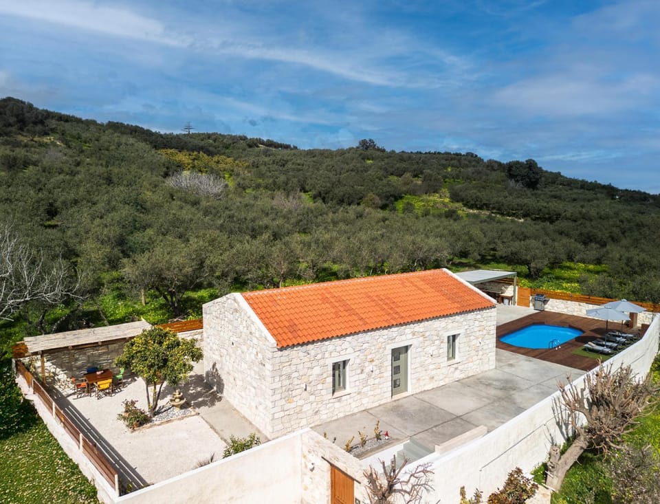 Property building, Spring, Day, Natural landscape, Mountain view, Pool view, Swimming pool, sunbed