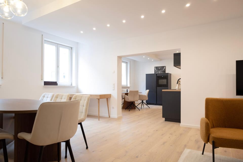 Kitchen or kitchenette, Living room, Seating area, Dining area, minibar, pet friendly