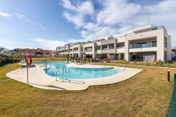 Swimming pool, Swimming pool