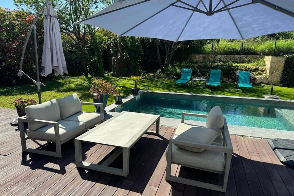 Patio, Day, Garden, Seating area, Garden view, Pool view, Swimming pool, sunbed