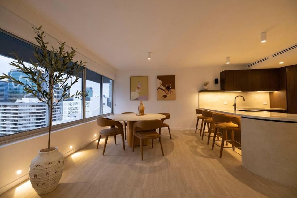 Kitchen or kitchenette, Decorative detail, Dining area, Entertainment, air conditioner