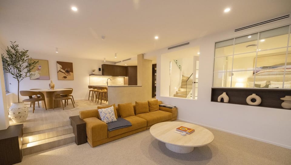TV and multimedia, Kitchen or kitchenette, Living room, Photo of the whole room, Seating area, Dining area, Bedroom, internet, wardrobe