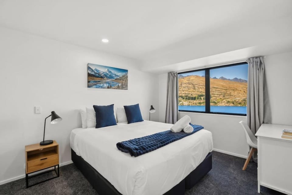 Bed, Bedroom, Mountain view