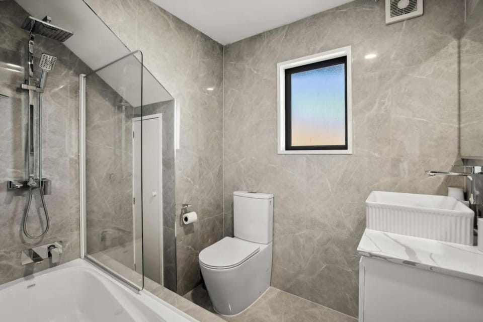 Shower, Toilet, Bathroom, Bath