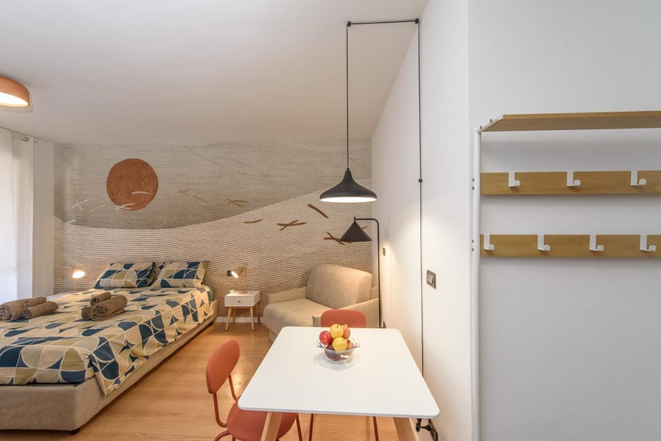 Living room, Photo of the whole room, Seating area, Dining area, Bedroom