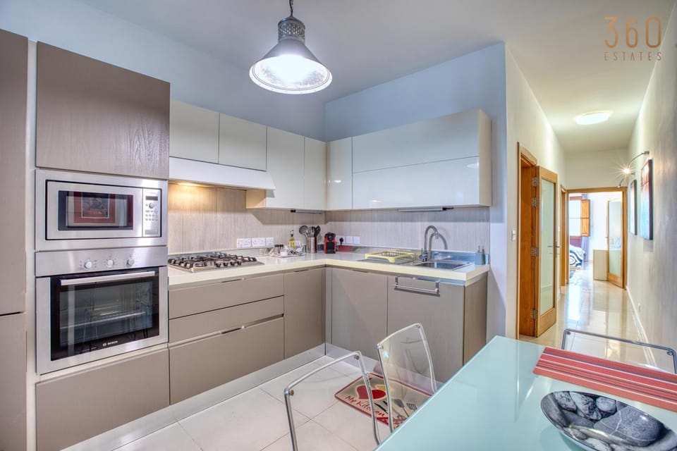 Kitchen or kitchenette, Dining area, dishwasher, minibar, oven, pet friendly, stove, toaster