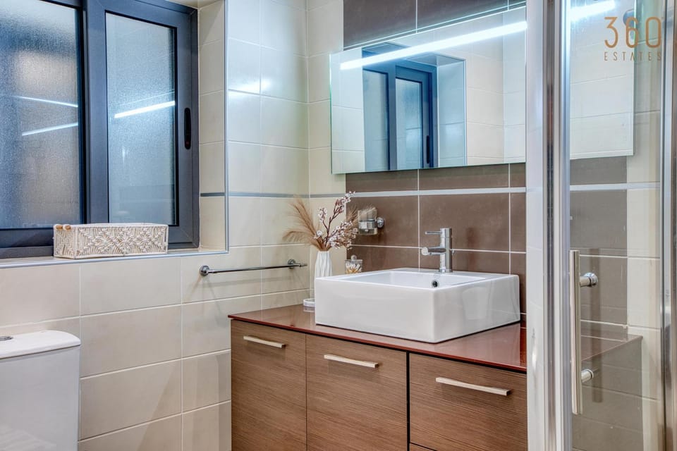 Shower, Bathroom, towels