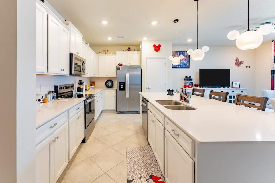 Kitchen or kitchenette, Dining area, oven, stove