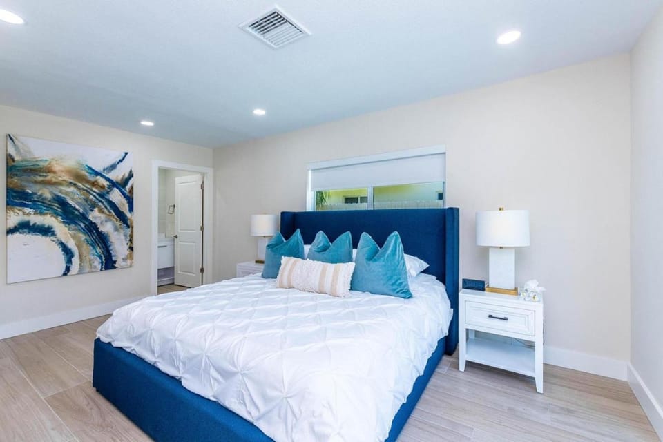 4 BD 3BA Heated Pool Close to Beach House in Boca Raton