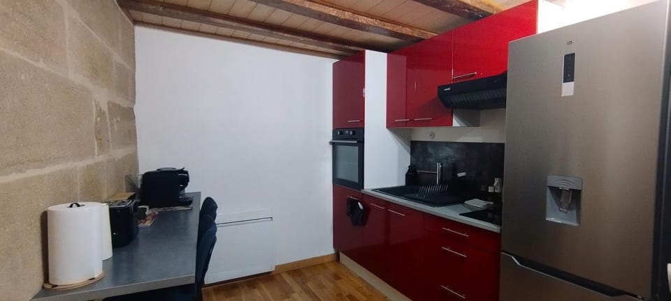 Coffee/tea facilities, Kitchen or kitchenette, microwave, oven, stove, toaster, kitchen