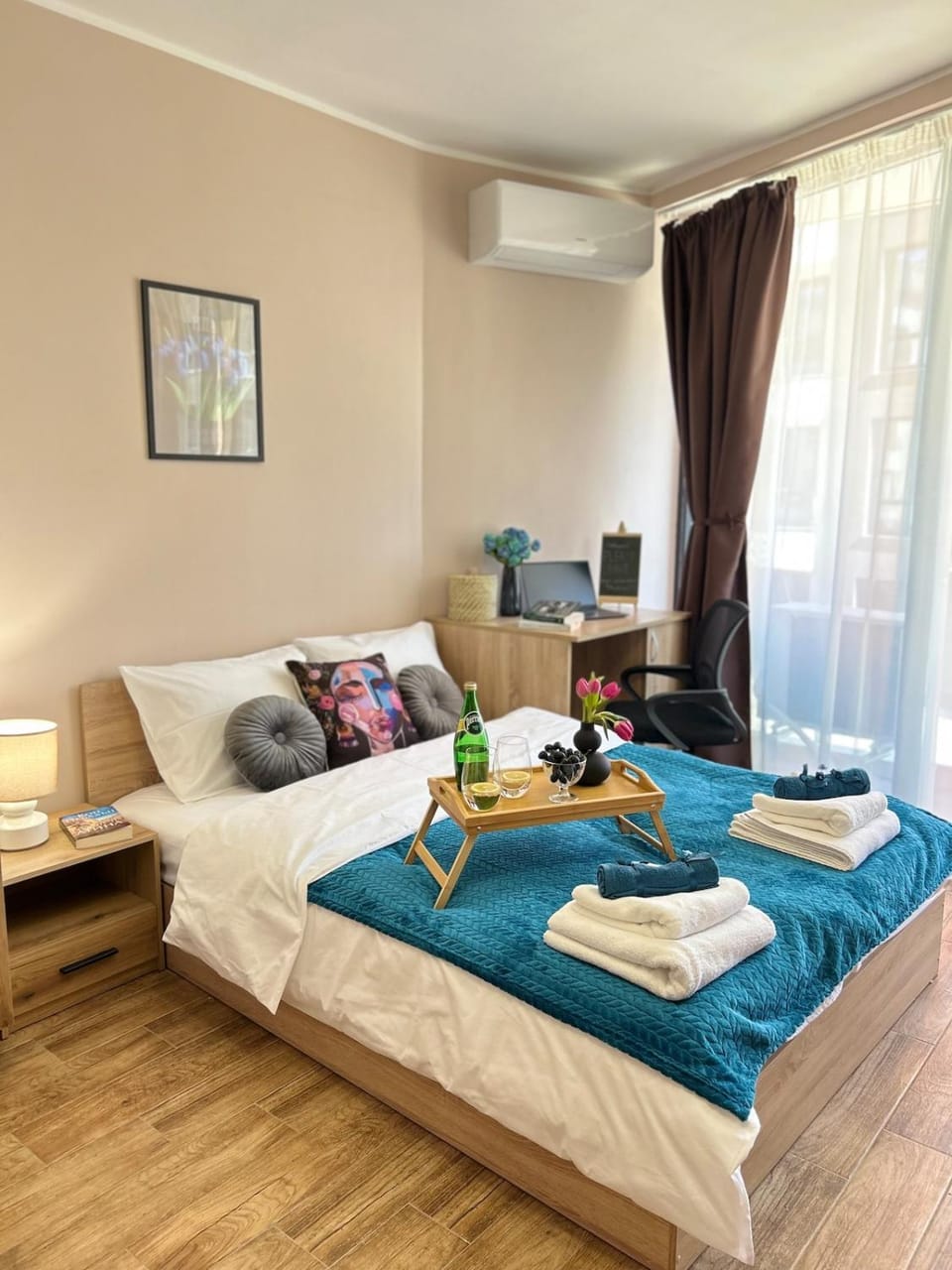 Bed, Bedroom, towels, air conditioner