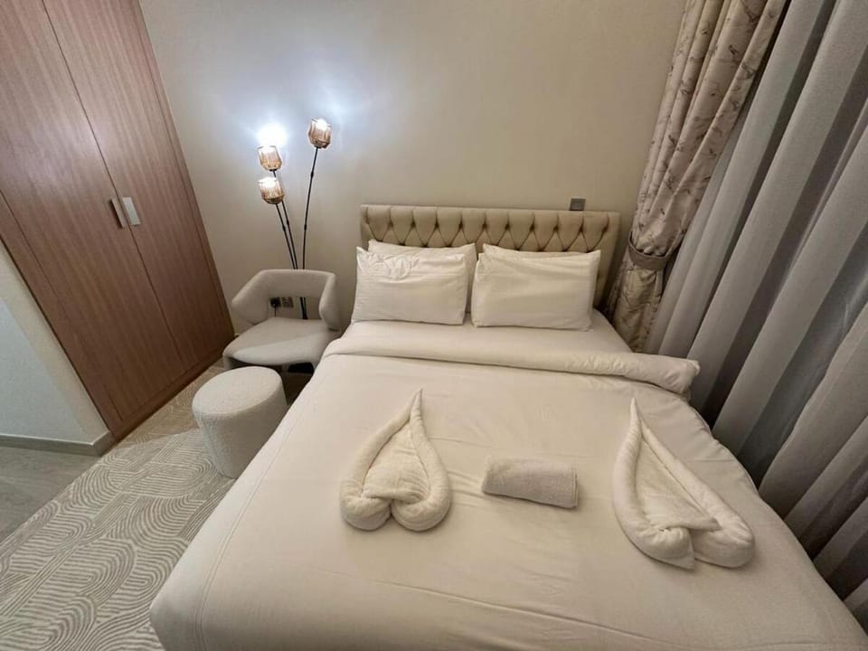 Studio Designer Azizi 41 Apartment in Dubai