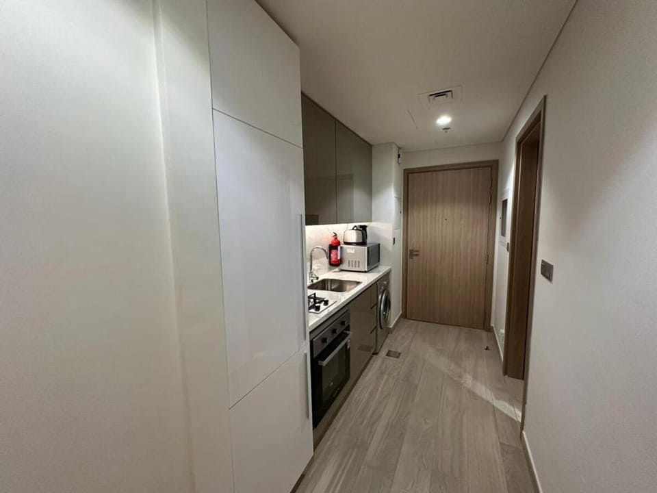 Studio Designer Azizi 41 Apartment in Dubai