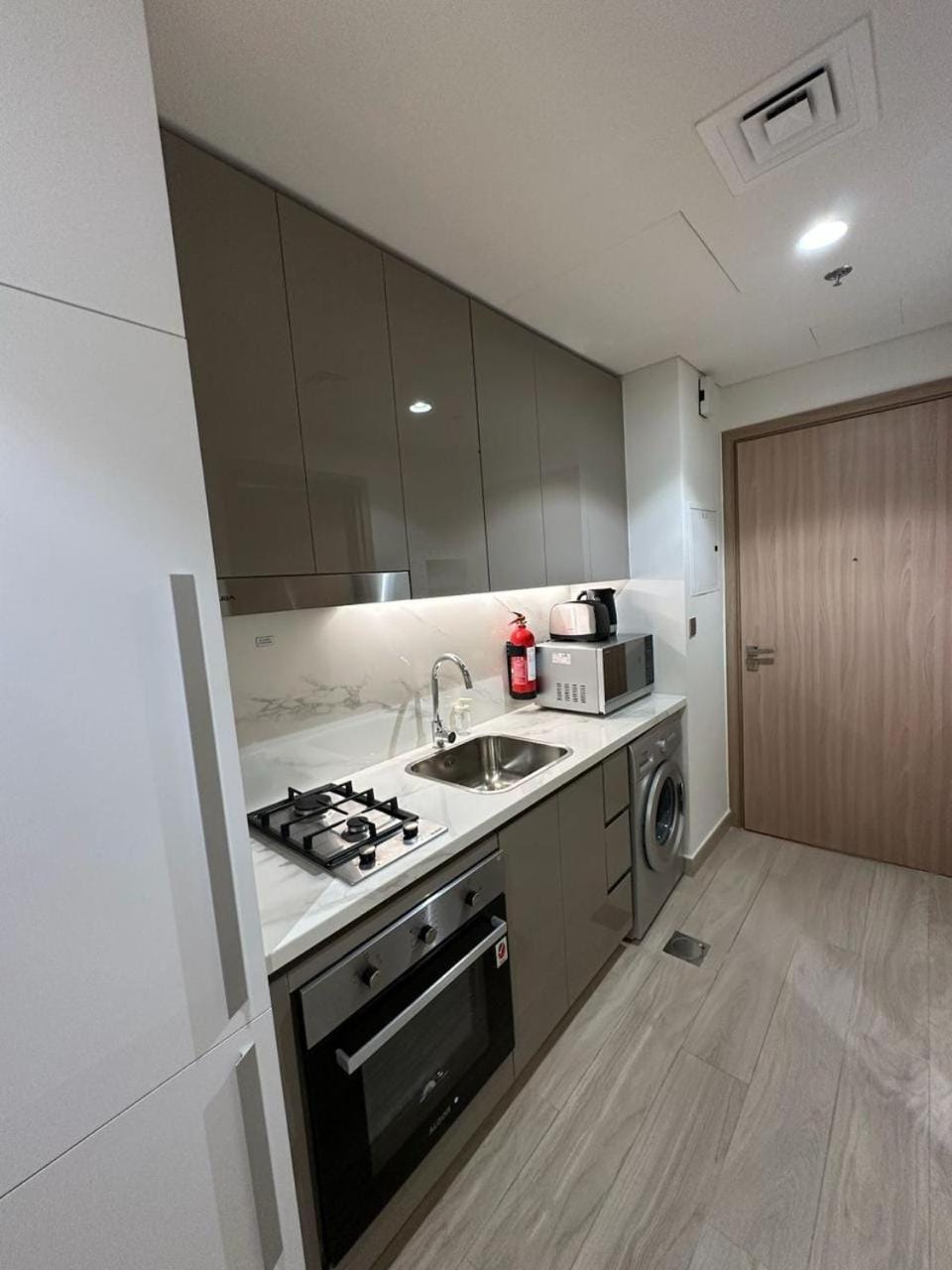 Studio Designer Azizi 41 Apartment in Dubai