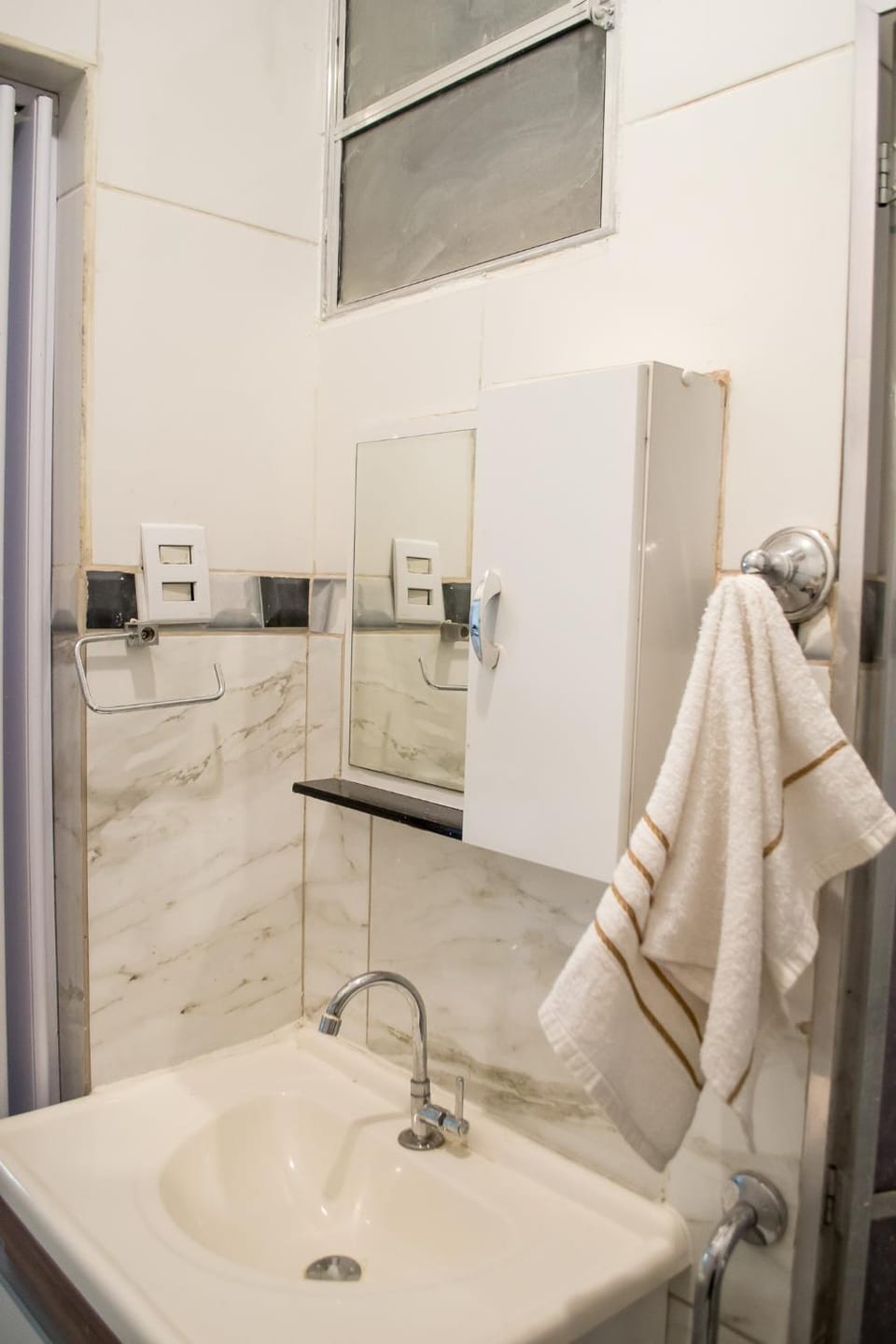 Bathroom, towels