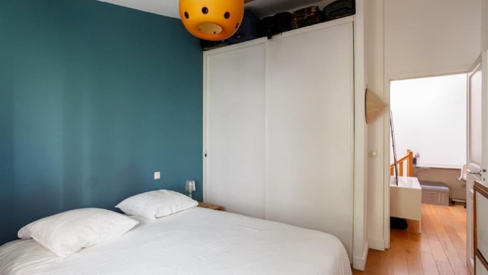 Bed, Photo of the whole room, Bedroom, wardrobe