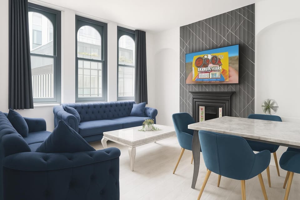 Stylish 2 Bedroom Apartment in the Heart of Soho Walk to Cafes & Attractions! Apartment in City of Westminster