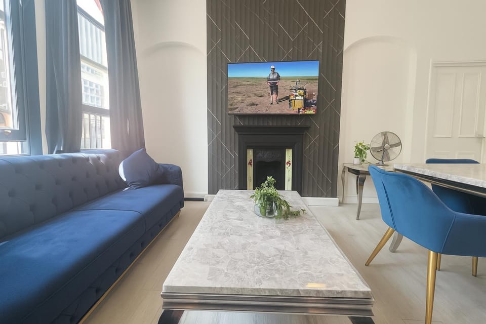 Stylish 2 Bedroom Apartment in the Heart of Soho Walk to Cafes & Attractions! Apartment in City of Westminster