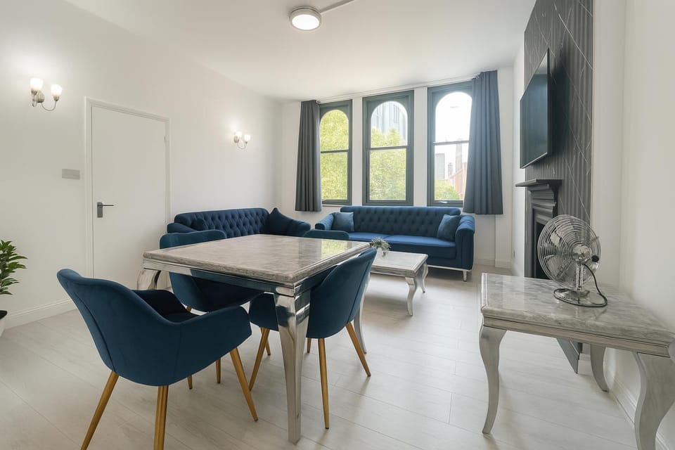 Stylish 2 Bedroom Apartment in the Heart of Soho Walk to Cafes & Attractions! Apartment in City of Westminster