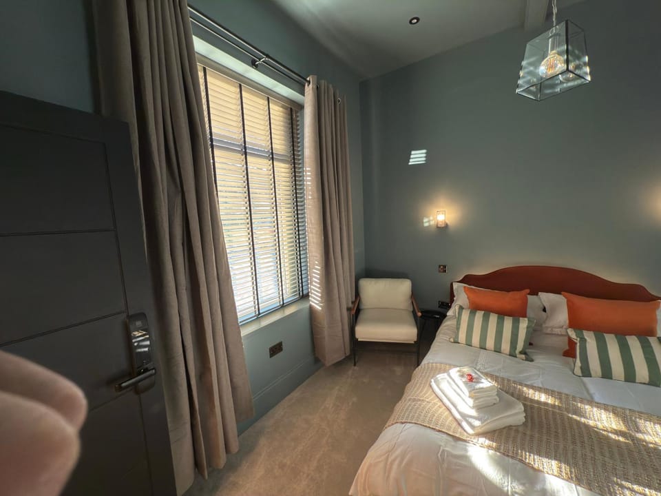 Akroyd House - The Mackintosh Room Bed and Breakfast in Calderdale