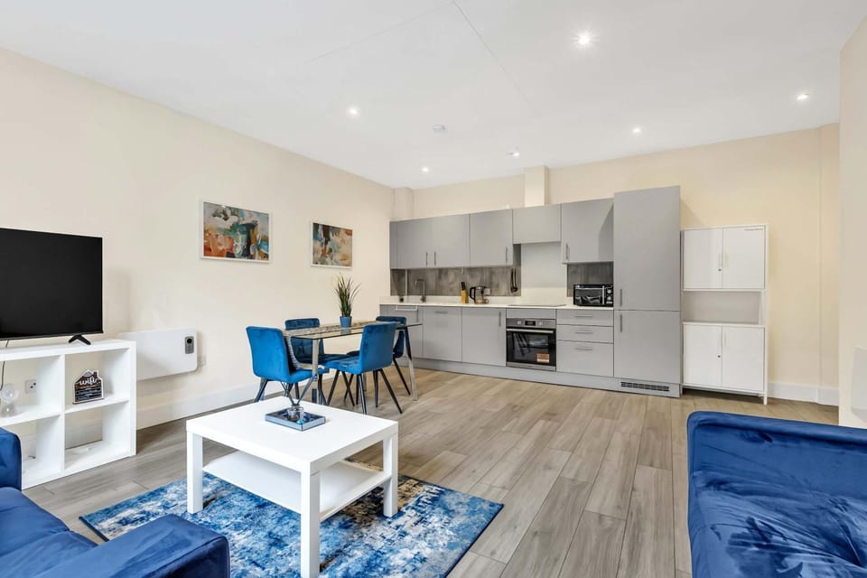 TV and multimedia, Kitchen or kitchenette, Living room, Seating area, Dining area, oven, pet friendly, stove