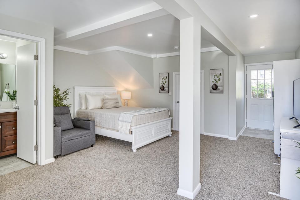 11 Mi to Virginia Beach Boardwalk: Studio Retreat! Apartment in Norfolk