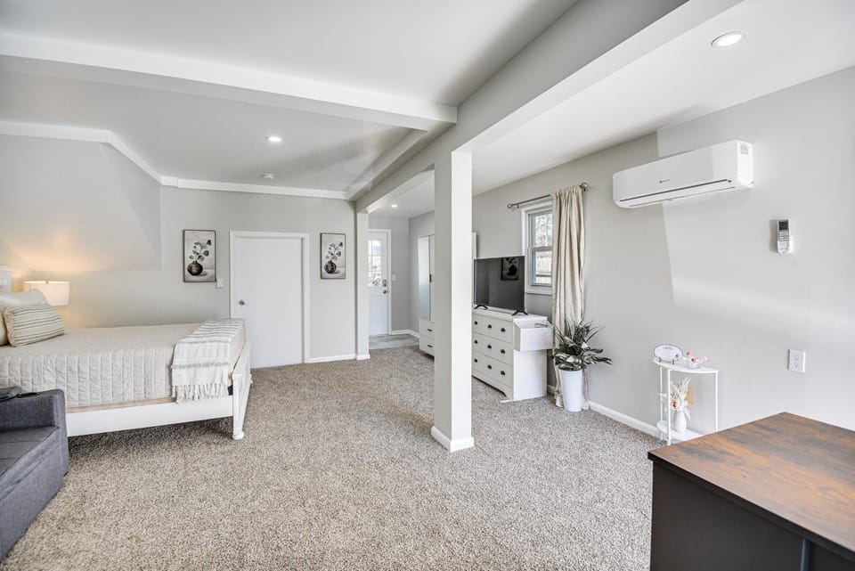 11 Mi to Virginia Beach Boardwalk: Studio Retreat! Apartment in Norfolk