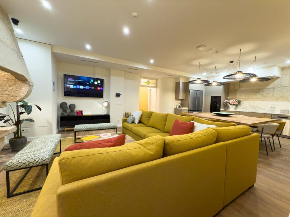 Communal lounge/ TV room, TV and multimedia, Kitchen or kitchenette, Kitchen or kitchenette, Living room, Seating area, oven