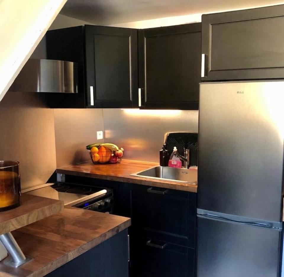 Kitchen or kitchenette, Food, stove